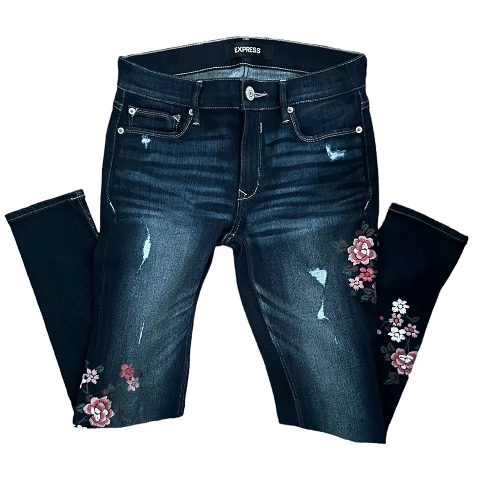 Women’s Express Dark Wash Mid Rise Straight Leg Cropped Stretchy Jeans Size: 4